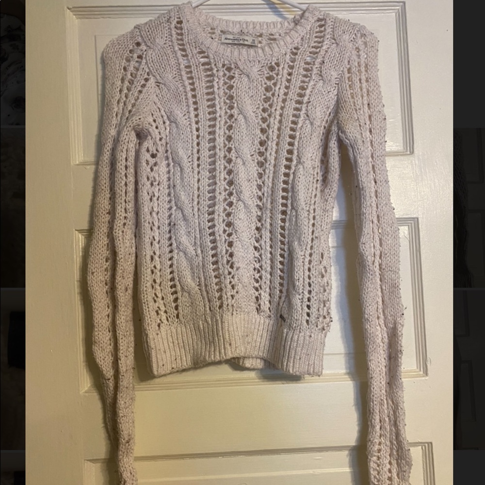 White Abercrombie & Fitch sweater
